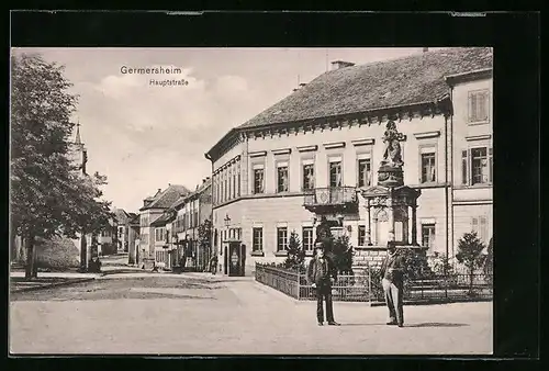 AK Germersheim, Partie in der Hauptstrasse mit Denkmal