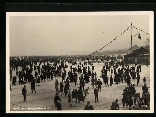 AK Zürich, Zürichseegefrörne im Jahr 1929, grosse Menschenmenge auf dem Eis