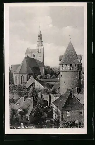 AK Tangermünde /Elbe, Ortspartie mit Kirche