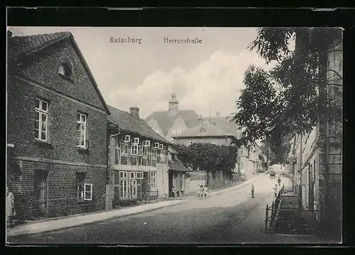 AK Ratzeburg, Herrenstrasse mit Café Burckhardt