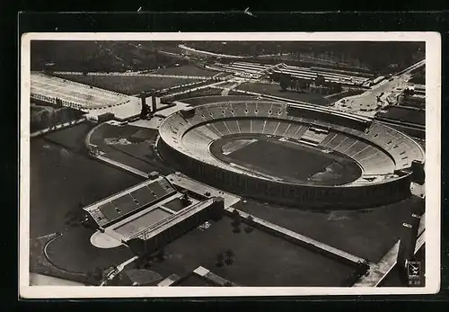 AK Berlin, Olympiastadion und Schwimmbecken vom Flugzeug aus