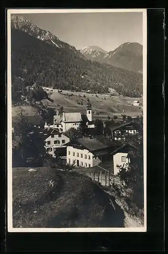 AK Medratz im Stubaital, Ortspartie mit Kirche