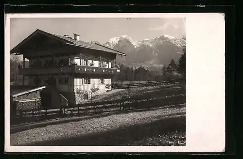 AK Berchtesgaden-Strub, Pension Haus Hirschau mit Blick auf Bergkette