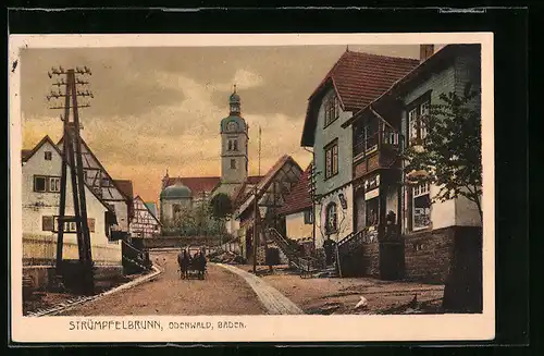 AK Strümpfelbrunn /Odenw., Strassenpartie mit Strommast und Kirche