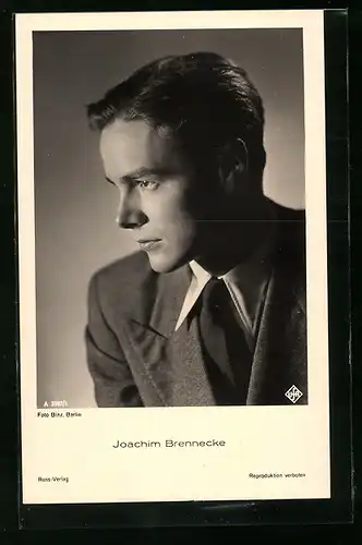 AK Schauspieler Joachim Brennecke zur Seite schauend