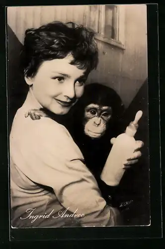 AK Schauspielerin Ingrid Andree mit Schimpanse