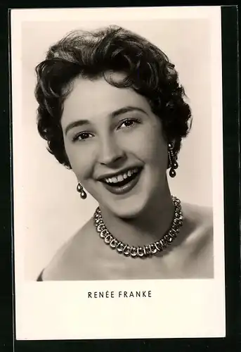 AK Schauspielerin Renee Franke mit Halskette