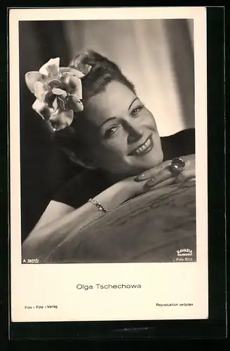 AK Schauspielerin Olga Tschechowa freundlich lachend