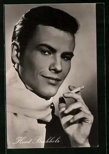 AK Schauspieler Horst Buchholz mit Zigarette