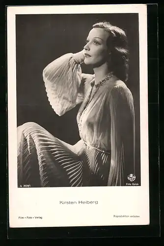 AK Schauspielerin Kirsten Heiberg nachdenklich schauend