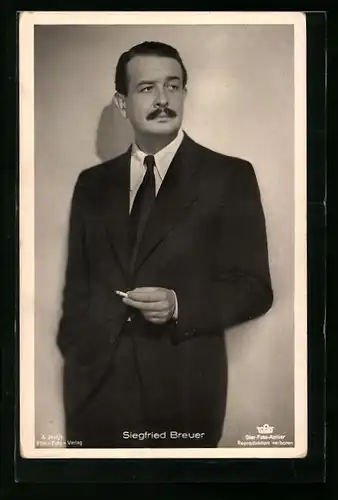 AK Schauspieler Siegfried Breuer mit Zigarette