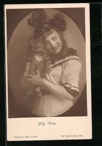 AK Schauspielerin Lilly Flohr mit Katze