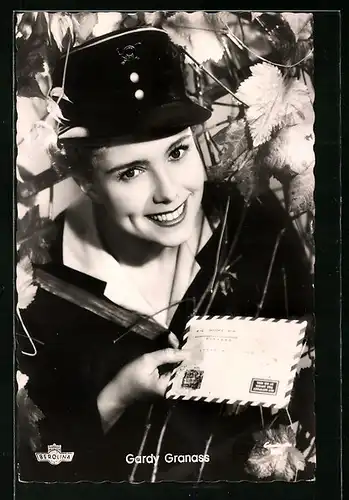 AK Schauspielerin Gardy Granass als Postbotin