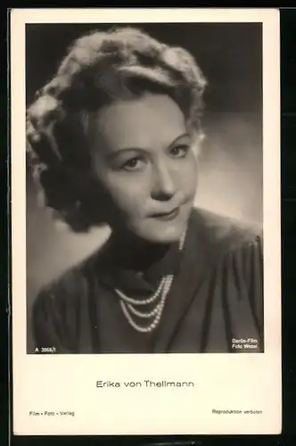 AK Schauspielerin Erika von Thellmann mit Perlenkette