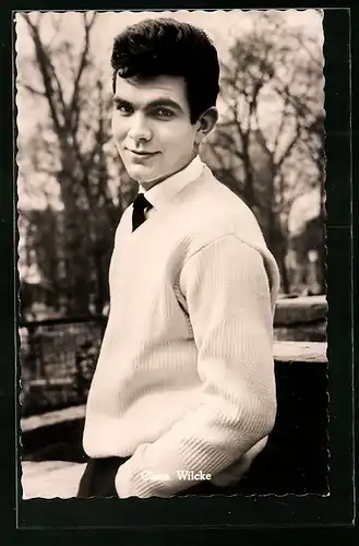 AK Schauspieler Claus Wilcke mit Krawatte