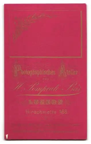 Fotografie H. Pompeati-Bär, Luzern, Hirschmatte 468, Bürgerliche Dame mit Brille und Kragenbrosche