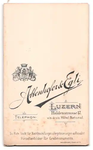 Fotografie Affenhofer & Egli, Luzern, Haldenstrasse 17, Junges Paar in hübscher Kleidung