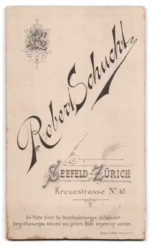 Fotografie Robert Schucht, Zürich-Seefeld, Kreuzstrasse 40, Bürgerliches Paar in hübscher Kleidung