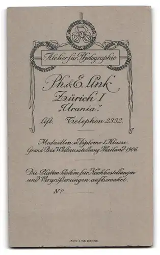 Fotografie Ph. & E. Link, Zürich, Elegant gekleideter Herr mit Moustache