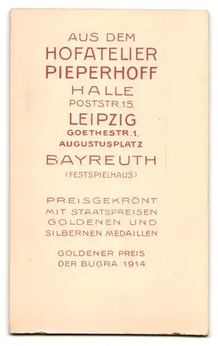 Fotografie Atelier Pieperhoff, Halle, Poststrasse 15, Junge Dame in hübscher Kleidung