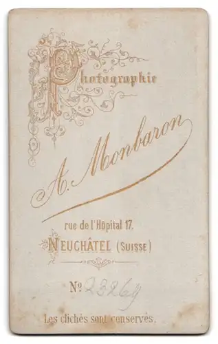 Fotografie A. Monbaron, Neuchâtel, Rue de l`Hôpital 17, Bürgerlicher Herr mit Oberlippenbart