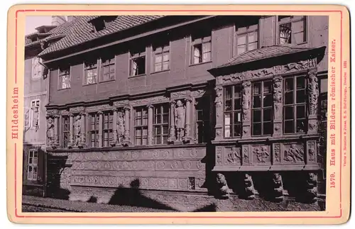 Fotografie Römmler & Jonas, Dresden, Ansicht Hildesheim, Partie am Haus mit Bildern römischer Kaiser