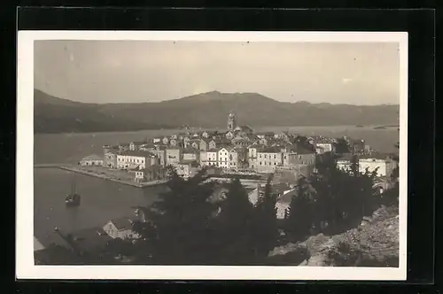 AK Korcula, Gesamtansicht vor Bergpanorama
