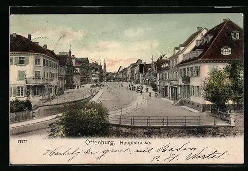 AK Offenburg, Hauptstrasse mit Passanten