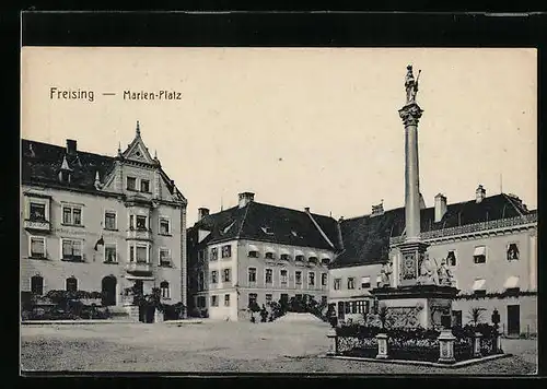 AK Freising, Marien-Platz mit Denkmal