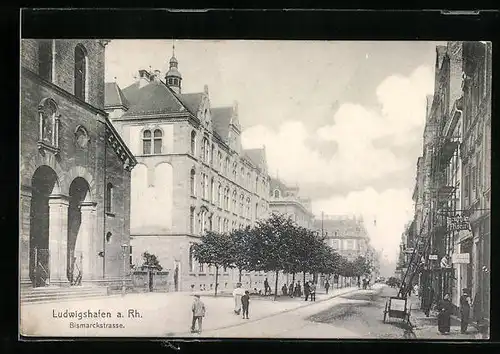 AK Ludwigshafen a. Rh., Bismarckstrasse mit Passanten