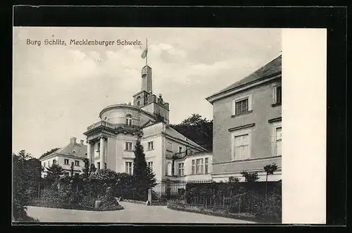 AK Burg-Schlitz /Meckl., Burg Schlitz mit Strasse