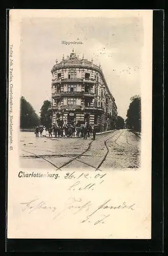 AK Berlin-Charlottenburg, Gasthaus Hippodrom mit Strassenkreuzung und kleiner Versammlung