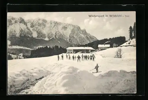 AK Wildbichl, Wintersportler in verschneiter Landschaft