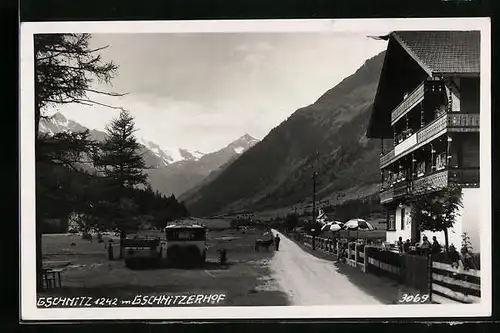 AK Gschnitz, Gschnitzerhof mit Sonnenschirmen