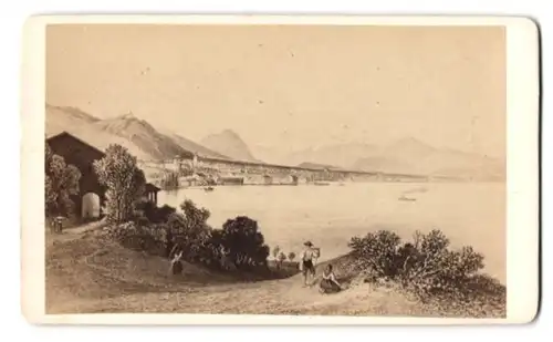 Fotografie unbekannter Fotograf, Ansicht Bregenz, Bauern bei der Ernte mit Blick nach der Stadt