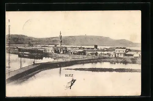 AK Suez, Ortsansicht mit Wassersteg und Bergblick
