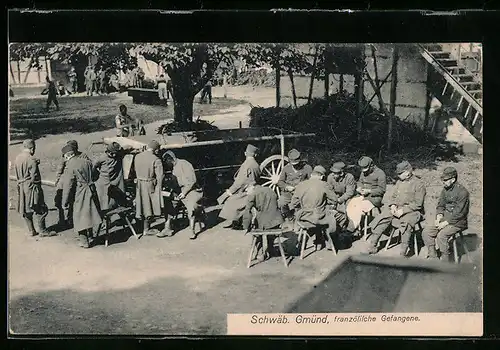 AK Schwäb. Gmünd, Französische Kriegsgefangene in einem Hof