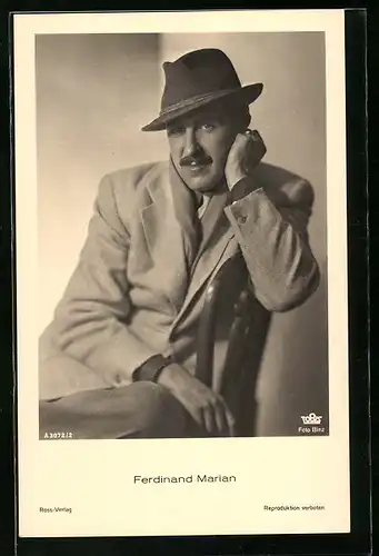 AK Schauspieler Ferdinand Marian mit Hut und Mantel
