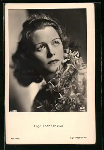 AK Schauspielerin Olga Tschechowa nach oben schauend