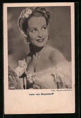 AK Schauspielerin Irene von Meyendorff mit Blumen im Haar