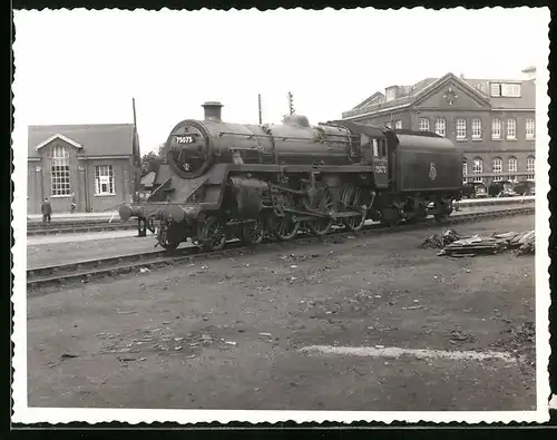 Fotografie britische Eisenbahn, Dampflok - Tenderlokomotive Lok-Nr. 75075
