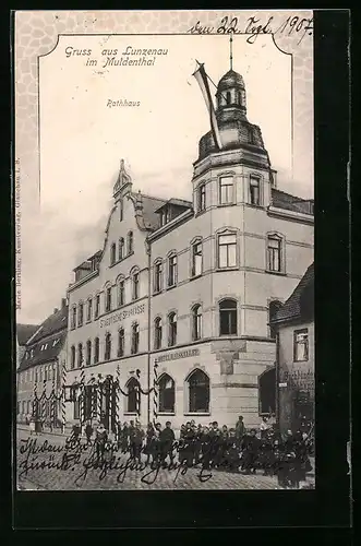 AK Lunzenau im Muldenthal, Rathaus mit Hotel Ratskeller und Staedtischer Sparkasse