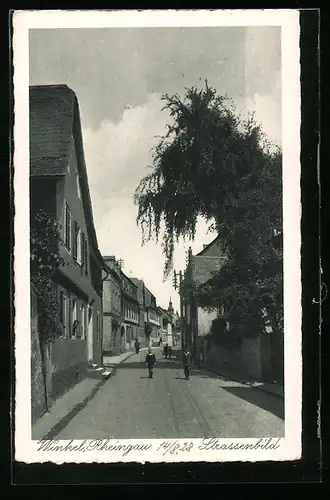 AK Winkel /Rheingau, Strassenbild mit Blick zum Kirchturm