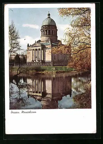 AK Dessau, Mausoleum mit Teich