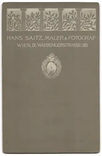 Fotografie Hans Saitz, Wien, Währingerstrasse 26, eleganter Herr im Anzug mit Kette