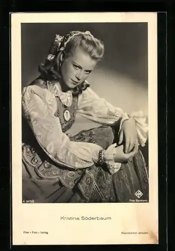 AK Schauspielerin Kristina Söderbaum mit Haarkranz