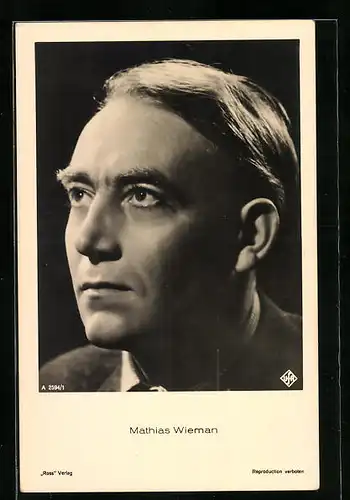 AK Schauspieler Mathias Wiemann ernst schauend