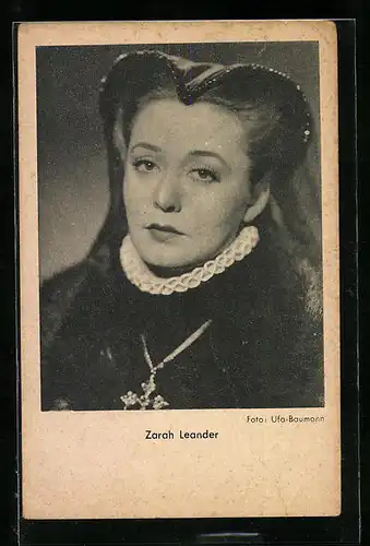 AK Schauspielerin Zarah Leander ernst schauend