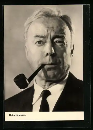 AK Schauspieler Heinz Rühmann mit Pfeife