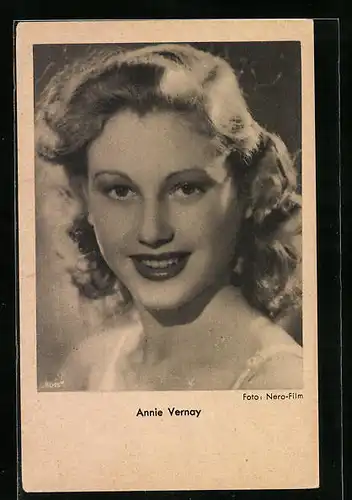 AK Schauspielerin Annie Vernay freundlich lachend